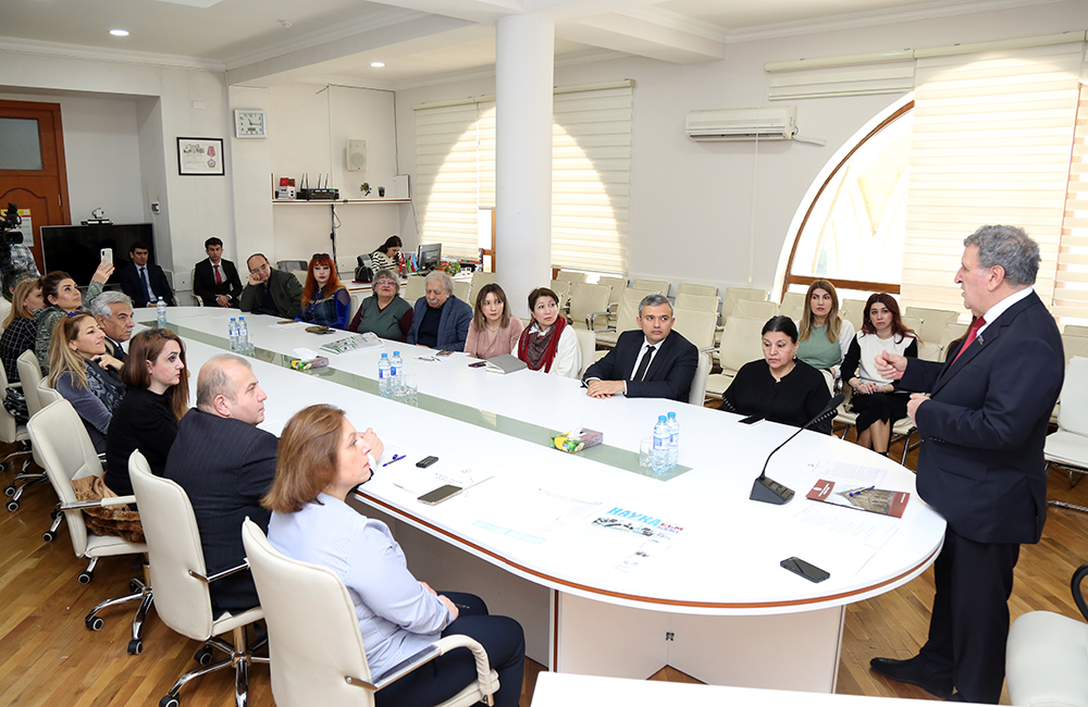 Yeniləşən Akademiyanın yeni loqotipinin - embleminin hazırla...