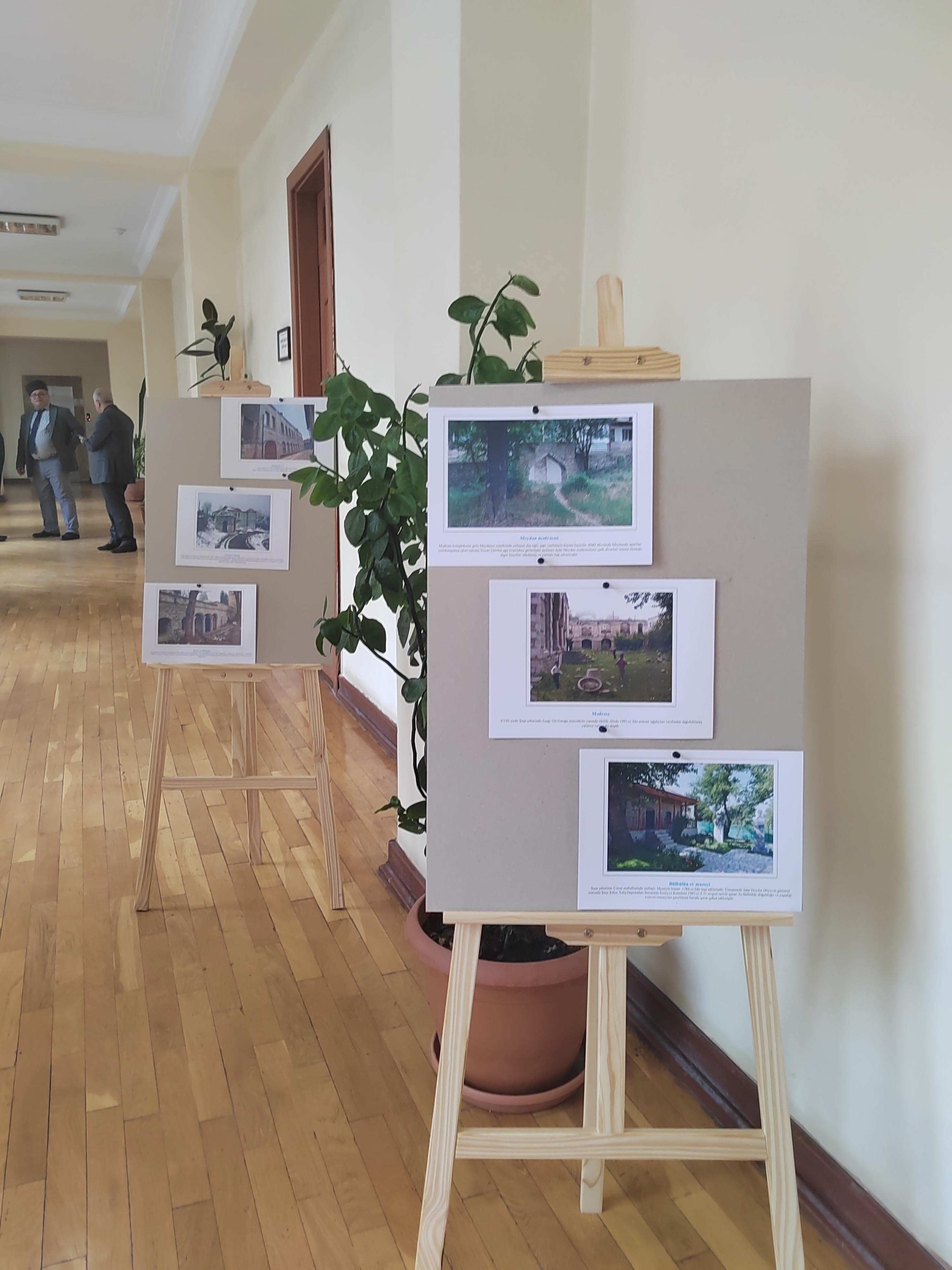 Tarix və Etnologiya İnstitutunda Şuşa foto-sərgisi maraqla qarşılanır