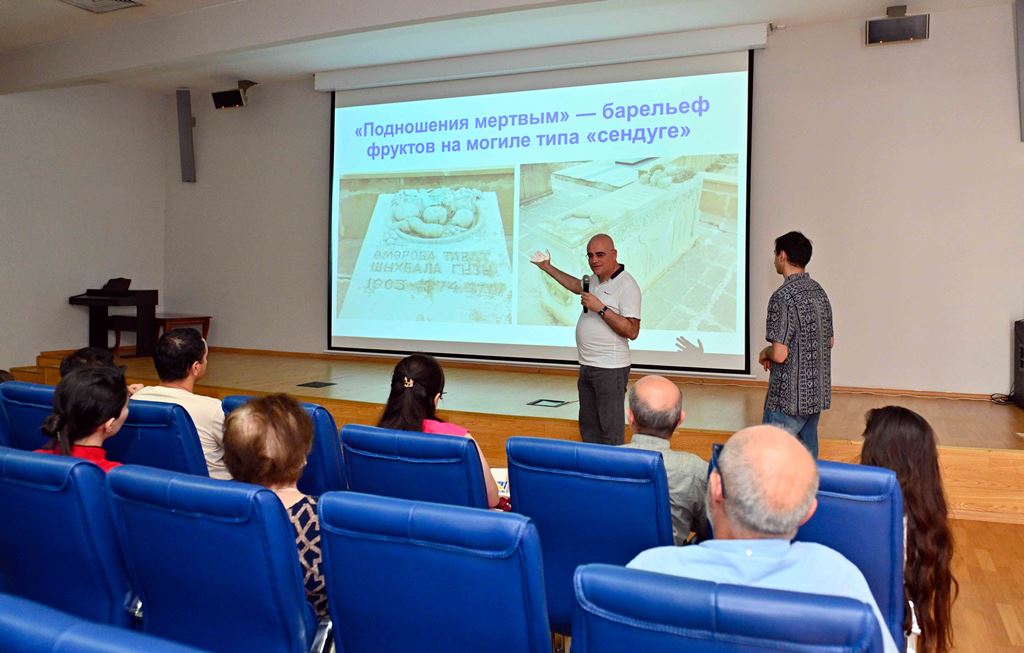Arxeologiya və Antropologiya İnstitutunun əməkdaşları mühazi...