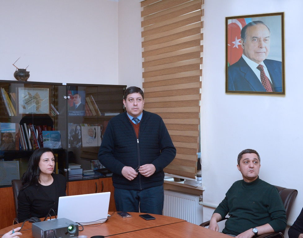 Türkiyəli professor elmi seminar keçirib