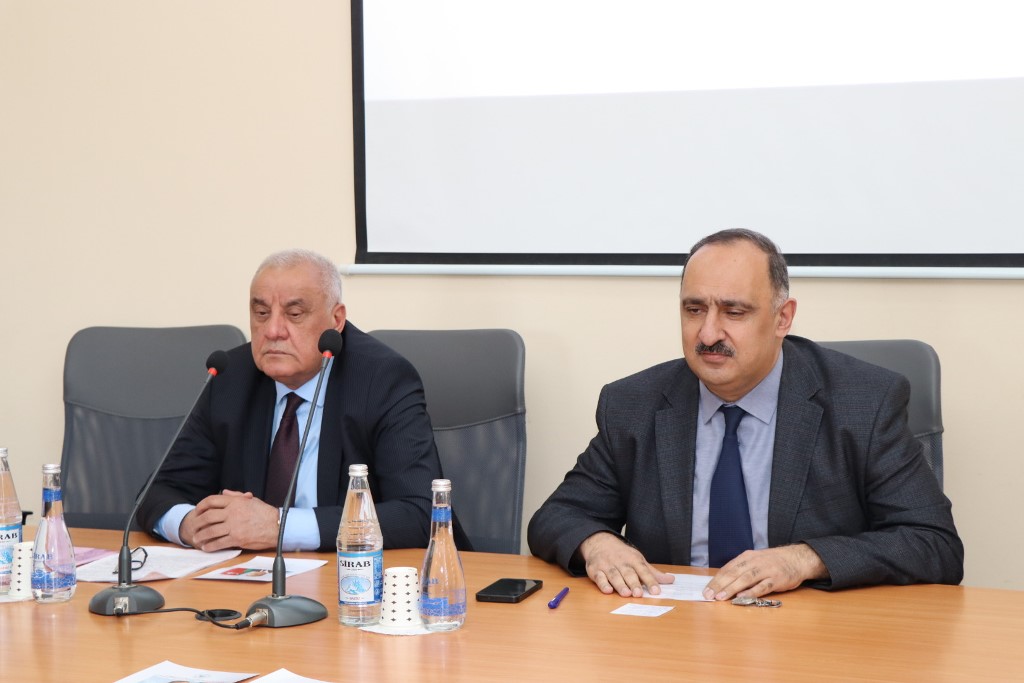 “Heydər Əliyev irsi və Azərbaycan gəncliyi” mövzusunda dəyir...