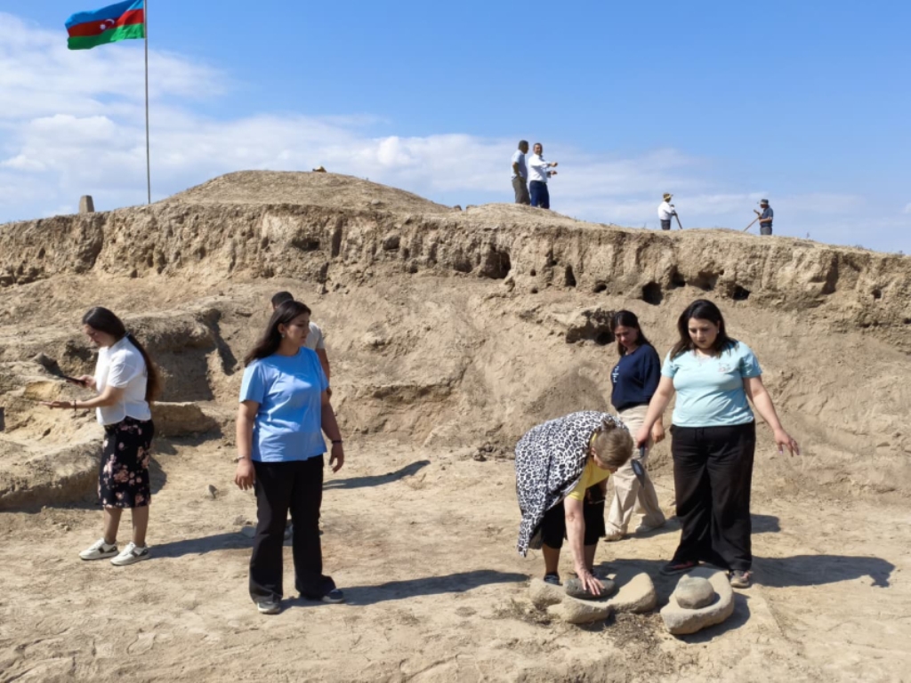 Göytəpə Neolit yaşayış məskəninə tur təşkil olunub