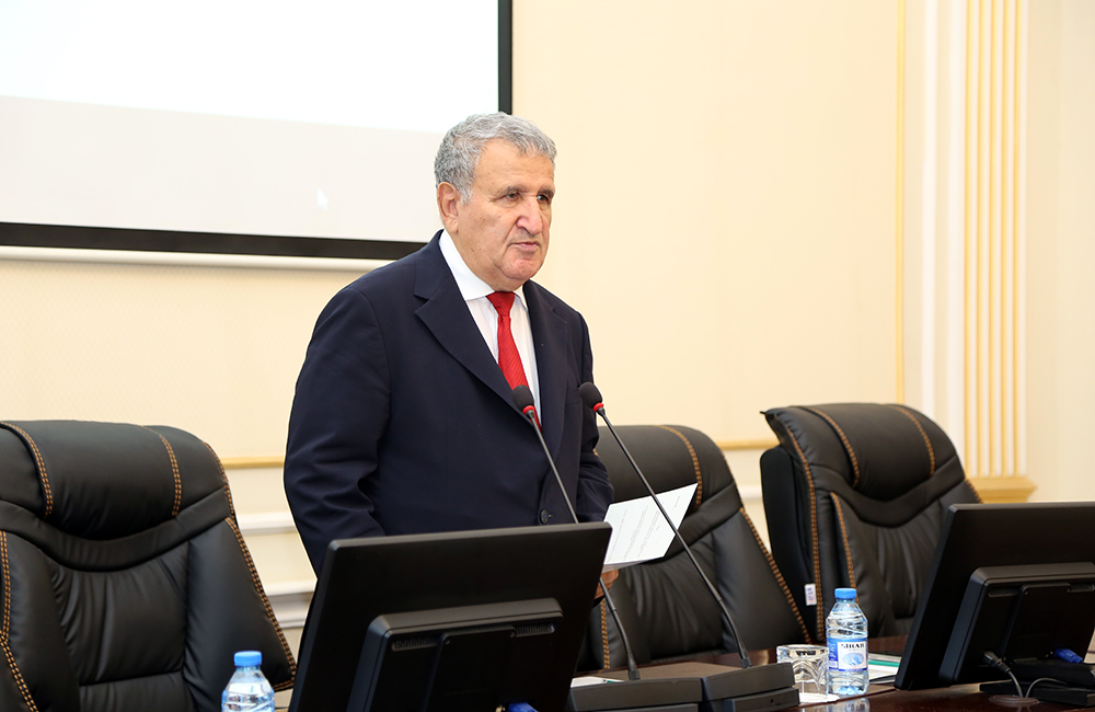 AMEA-da “Vətən müharibəsində tarixi hünər: Zəfər diskursu” m...