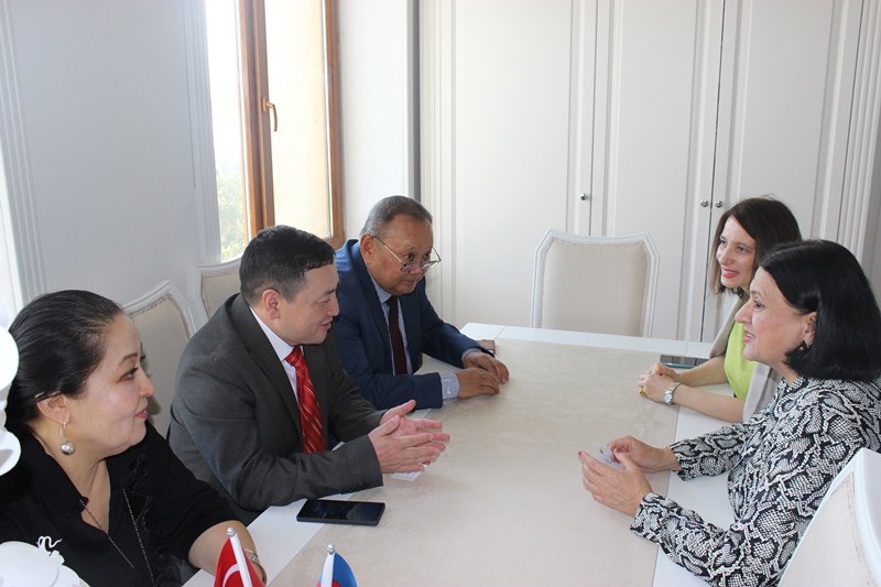 Azərbaycan və Qazaxıstanın Şərqşünaslıq institutları elmi əl...