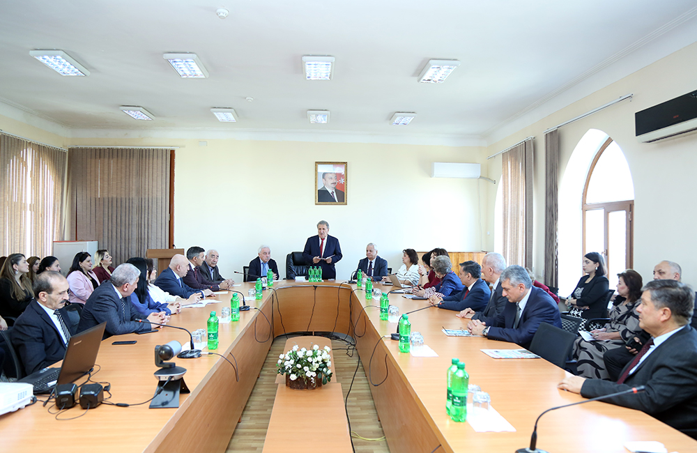 AMEA-da “Azərbaycan Respublikasında müasir konstitusionalizm...