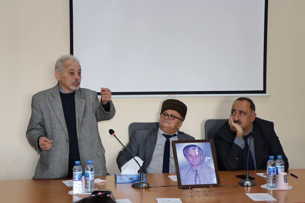 Professor Mahmud İsmayılovun 105 illiyi qeyd olunub