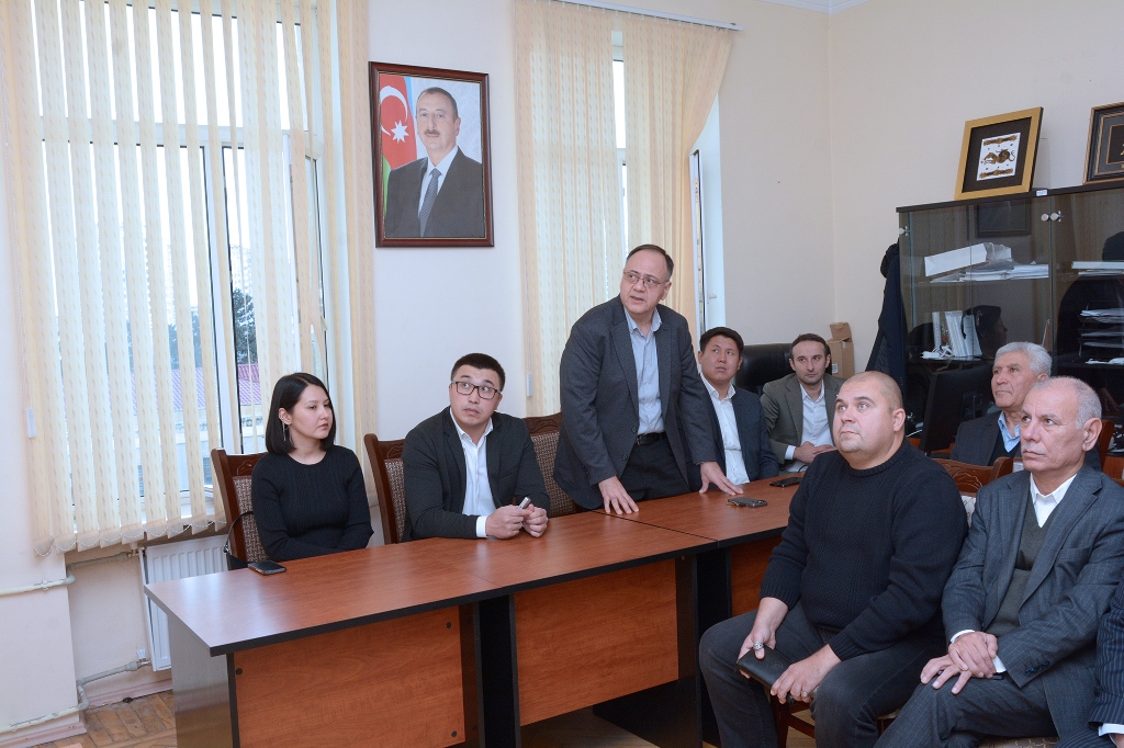 Arxeologiya və Antropologiya İnstitutunda qazaxıstanlı alim...