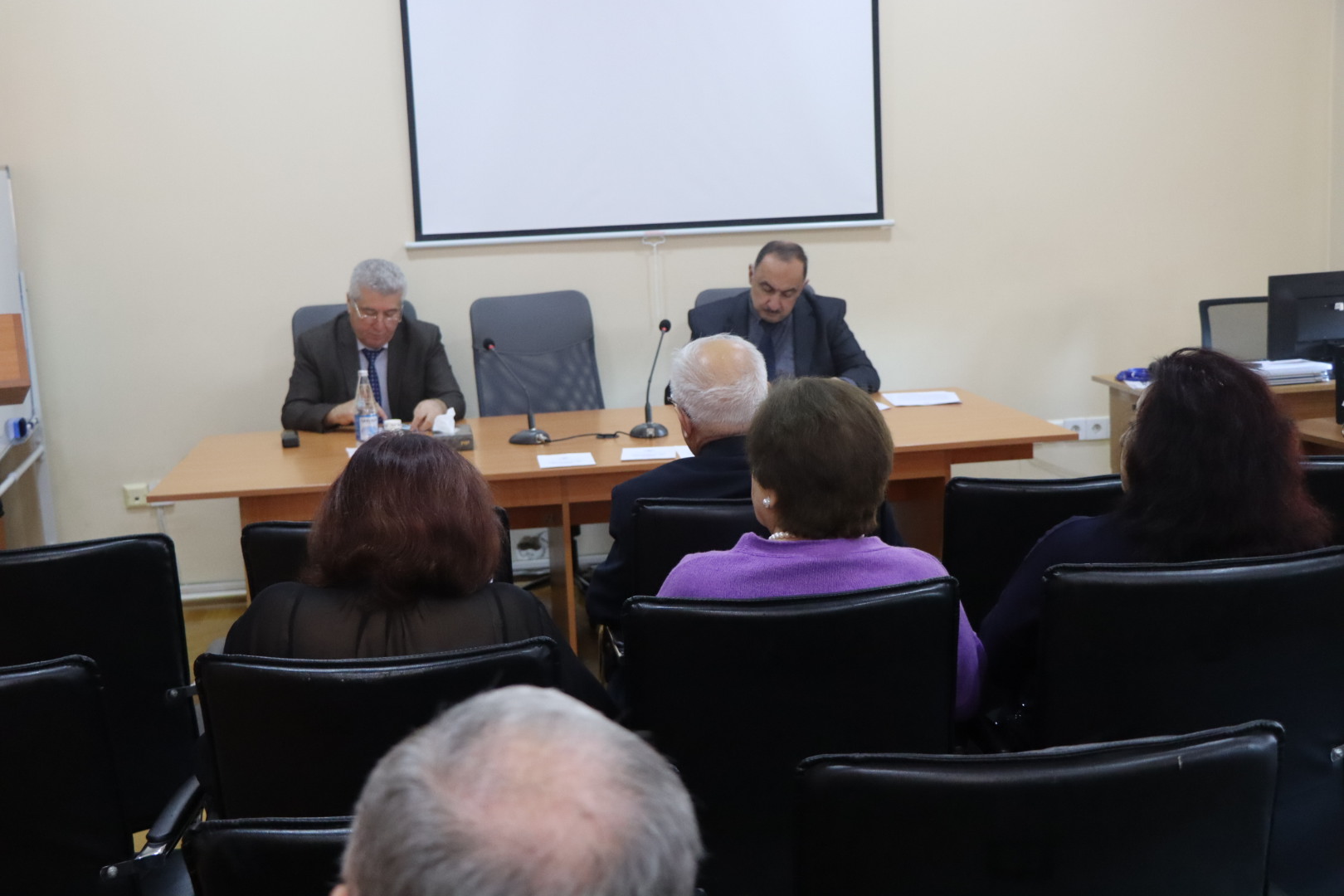 Tarix və Etnologiya İnstitutunda dəyirmi masa keçirilib