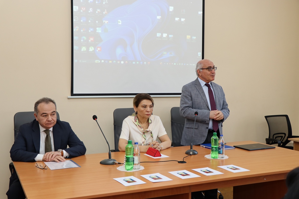 “Əcəmi Naxçıvani və onun dövrü” mövzusunda dəyirmi masa keçi...