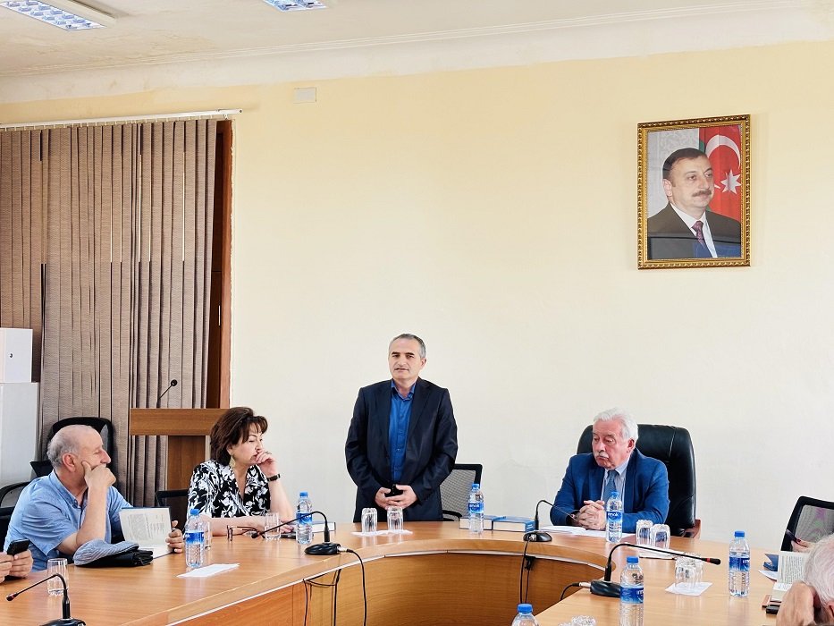 “Milli ideologiya probleminə tarixi-fəlsəfi baxış” 3 cildliy...