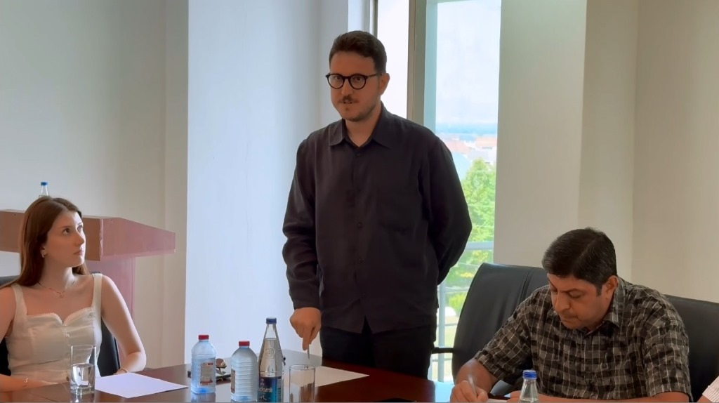 6a7ac95f8944e.jpg